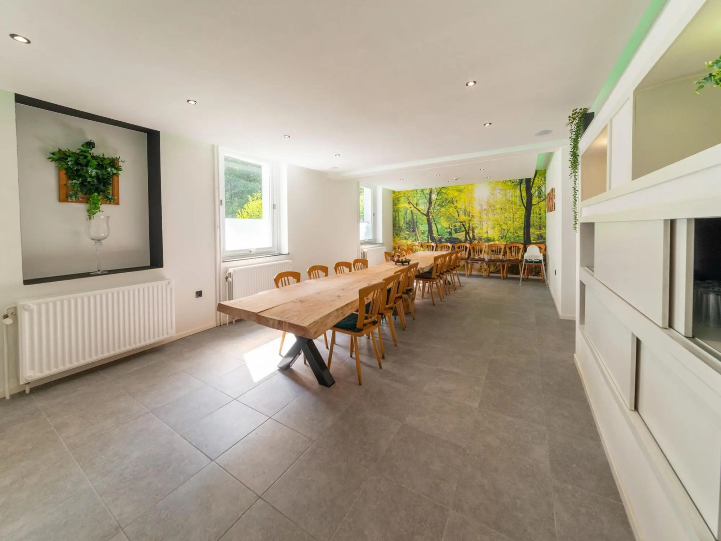 Mansion With Pool & Bar