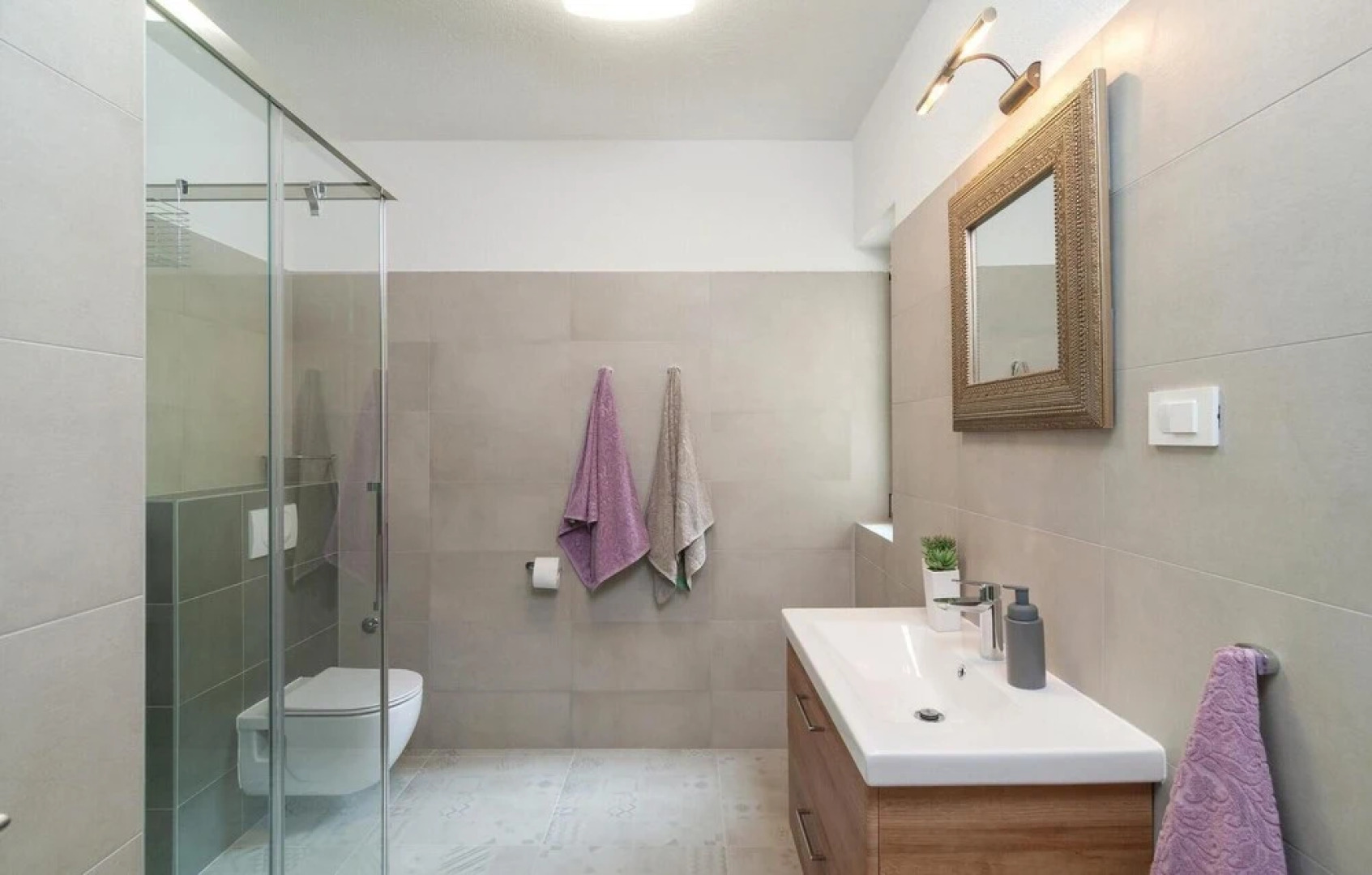 Stunning Home in Zrnovnica With 5 Bedrooms, Wifi and Outdoor Swimming Pool