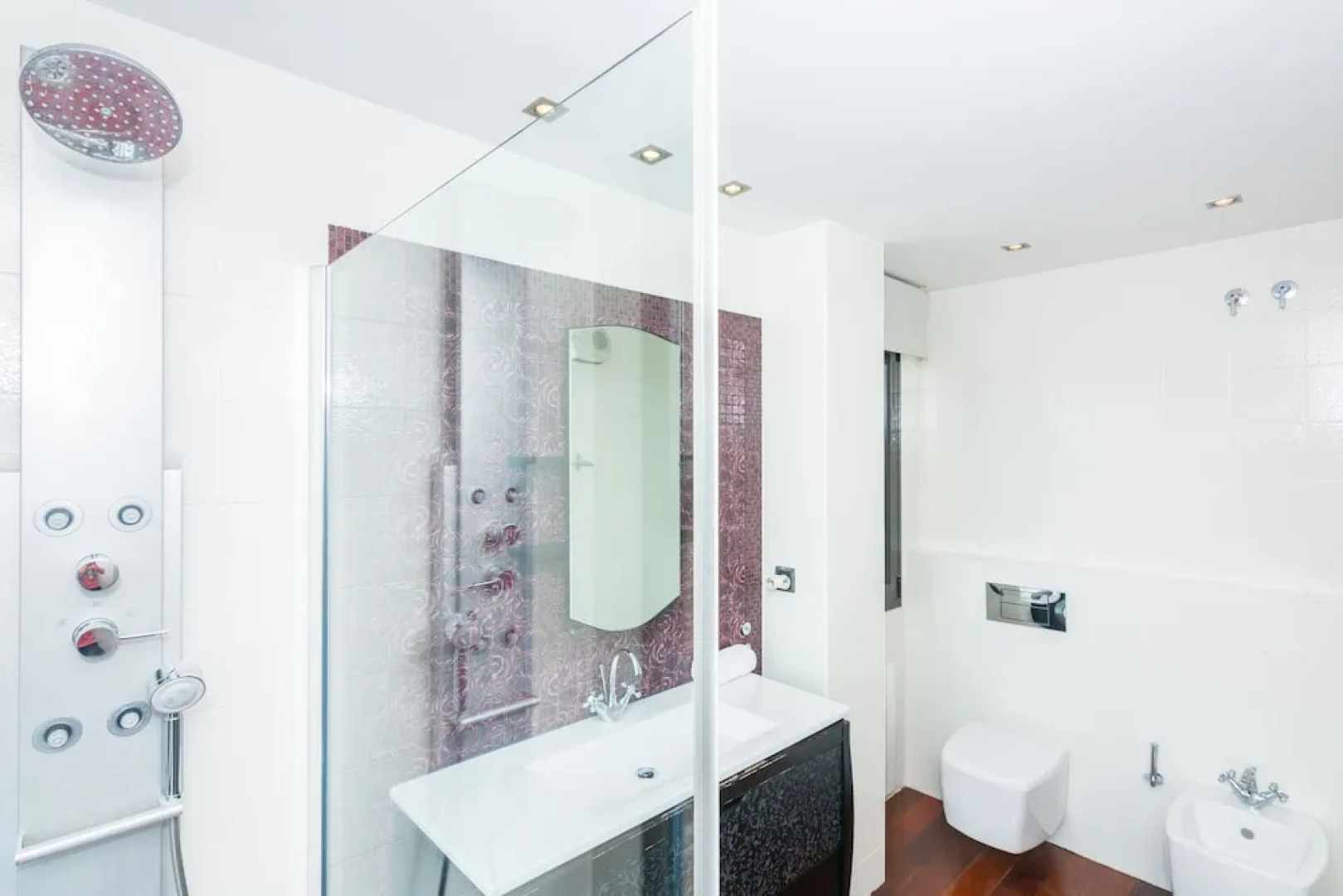 HomeHolidaysRentals Adonis