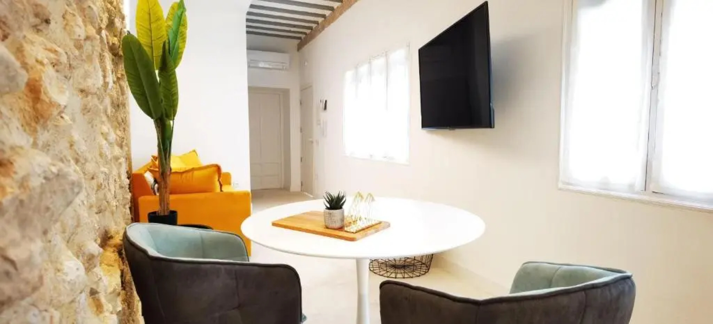 MANZANO PALACE. Habitaciones y Suites 30 m2 en la Plaza Mayor