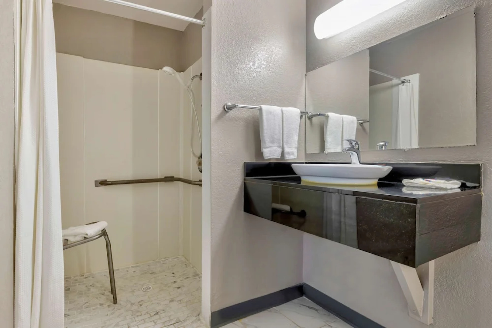 Travelodge/motel 6 Oshkosh