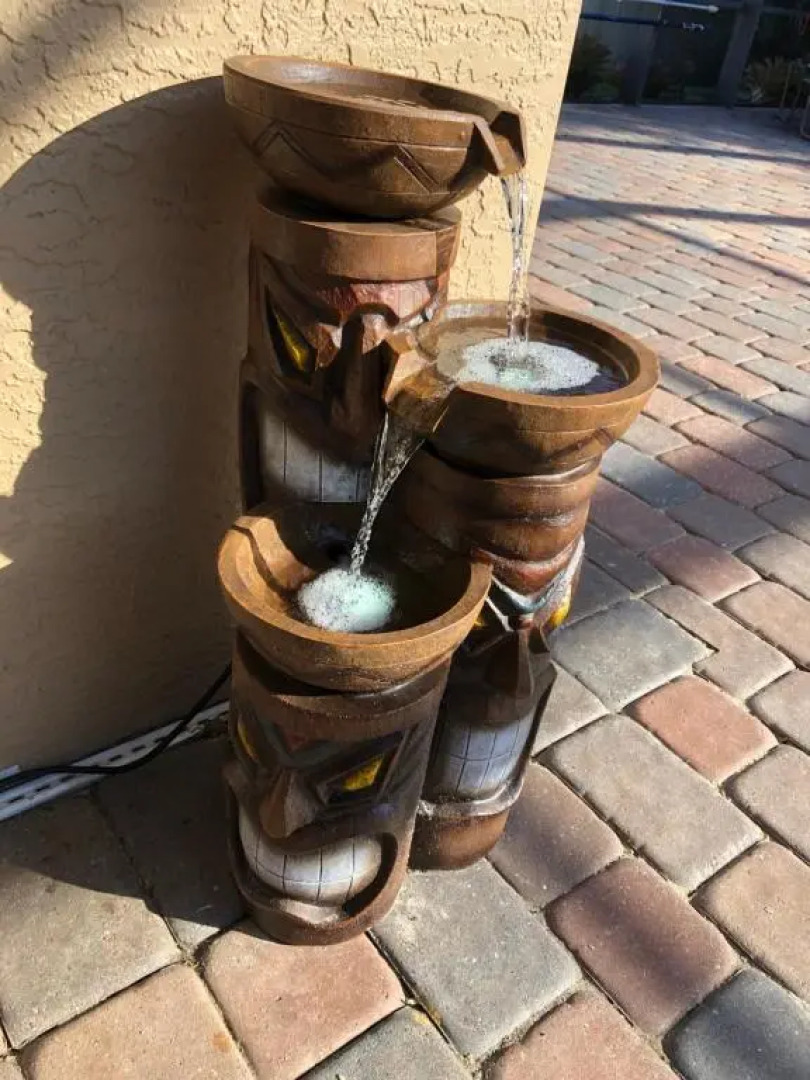 Tiki Paradise House & pool - 10 min to Beach!