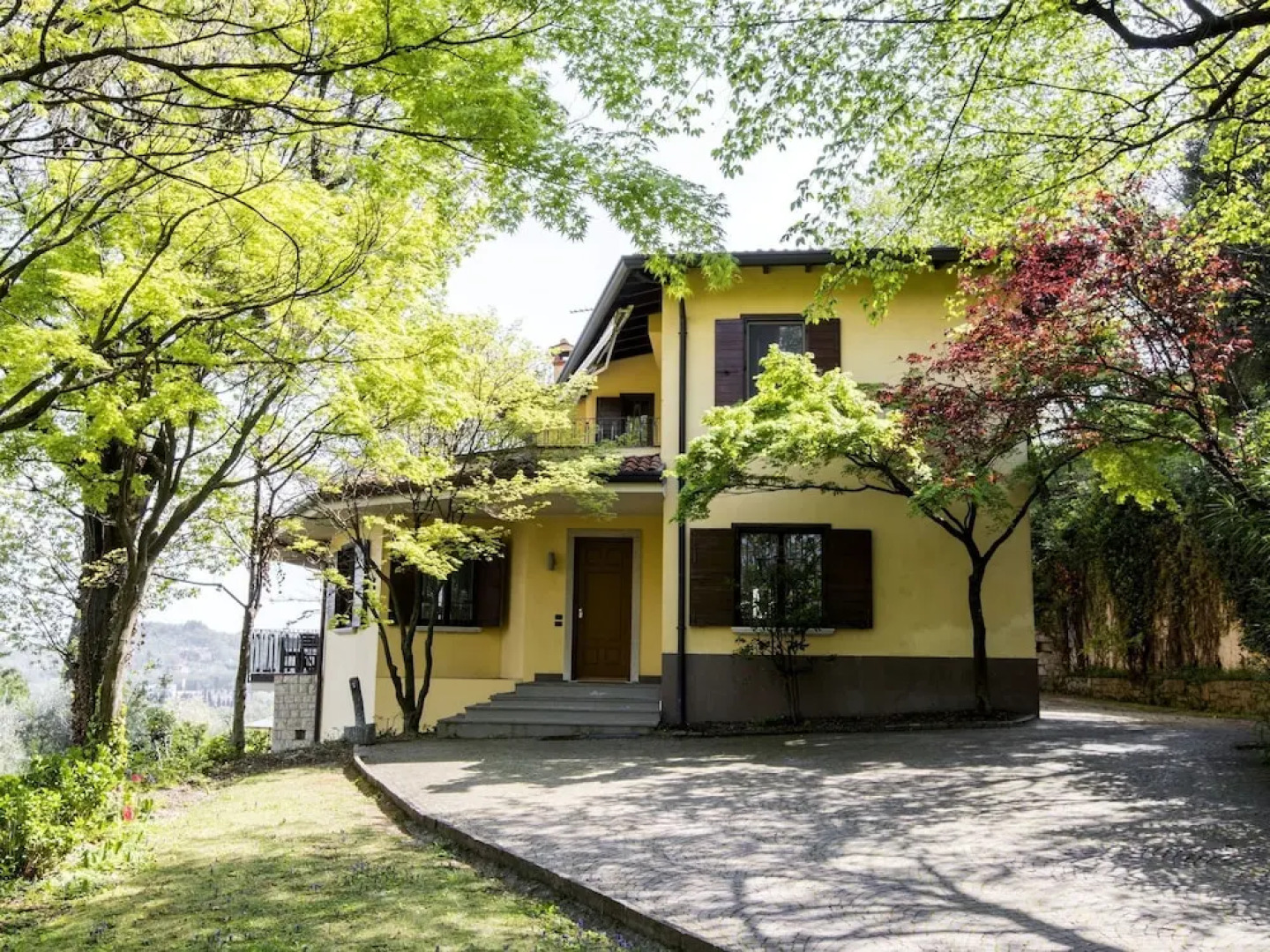 Upscale Villa in Salò Lombardy with Swimming Pool