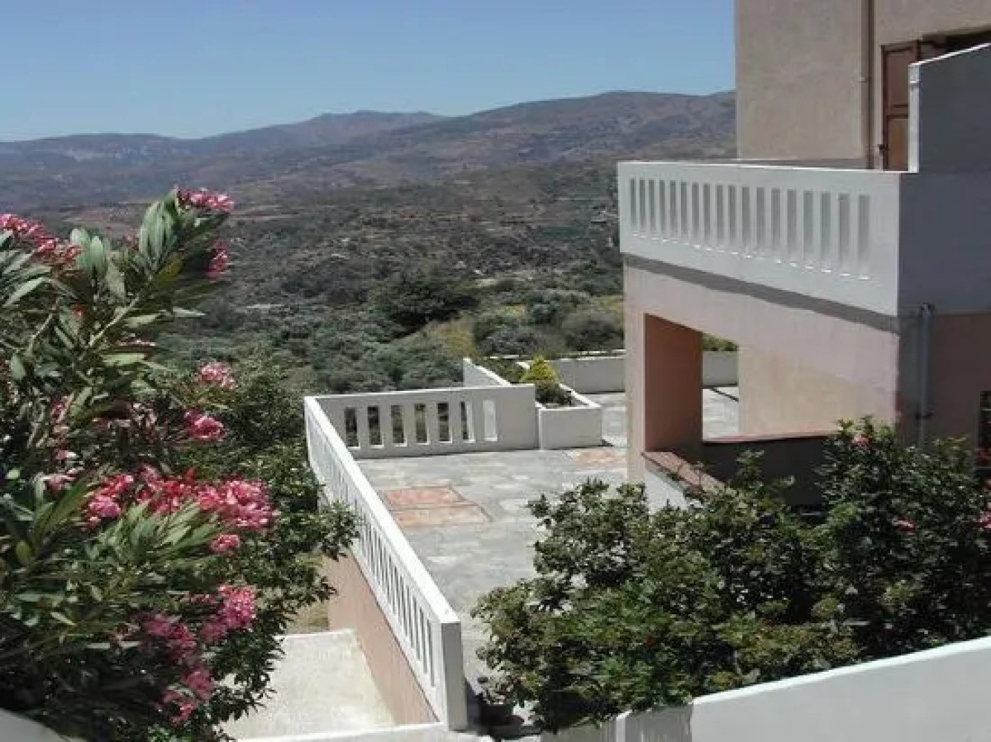 Eriki Studios & Apartments