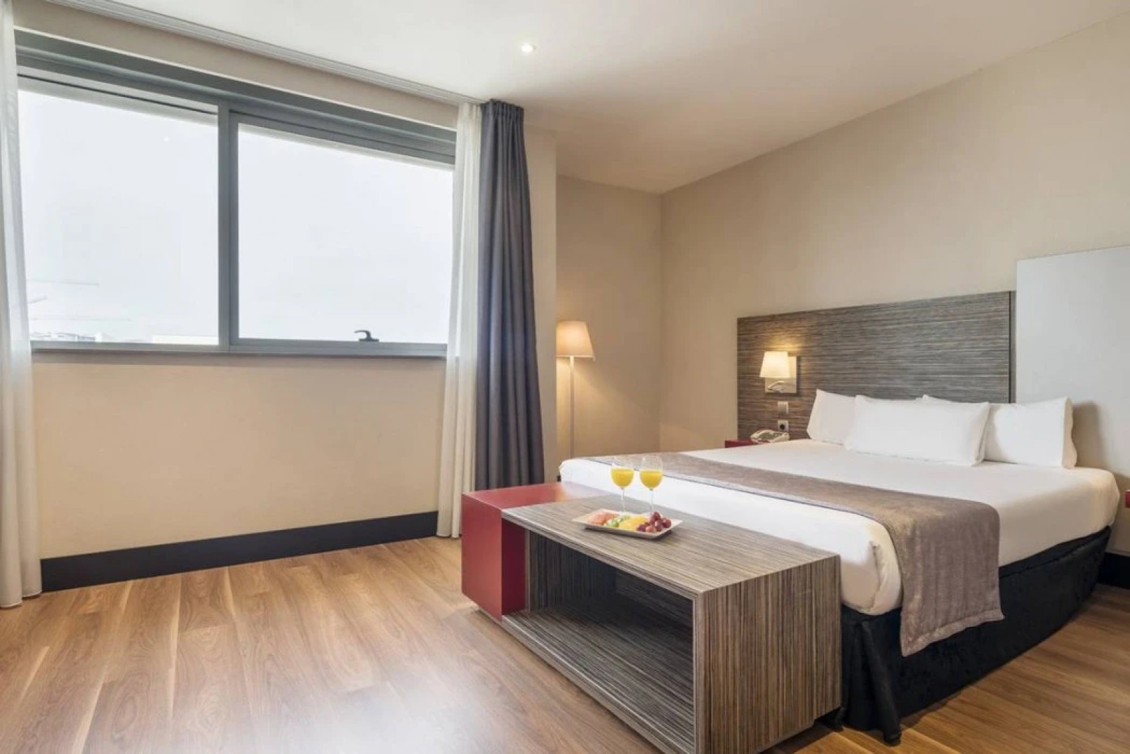 Отель Ilunion Les Corts Spa