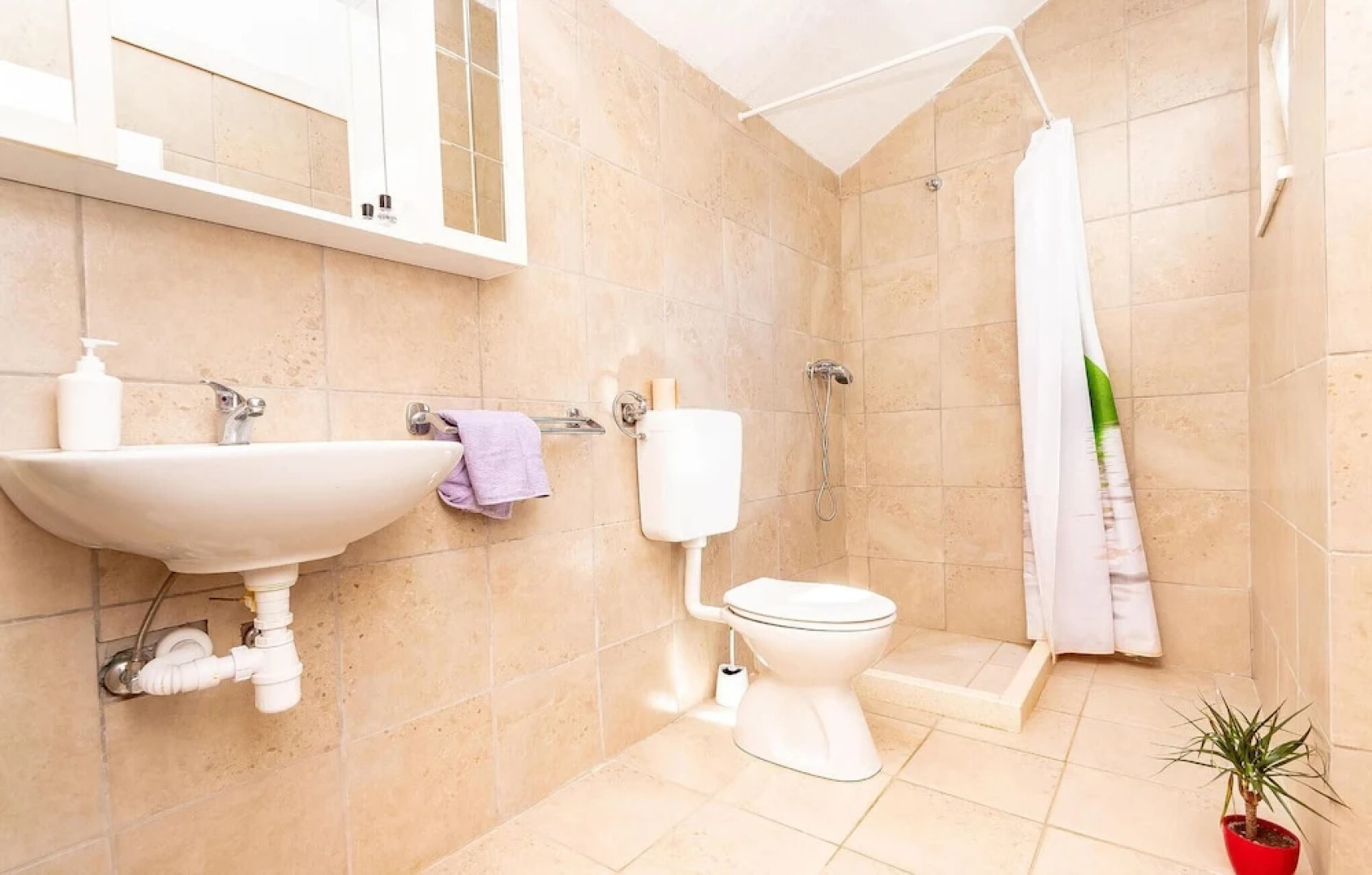 Amazing Home in Pupnat With 4 Bedrooms