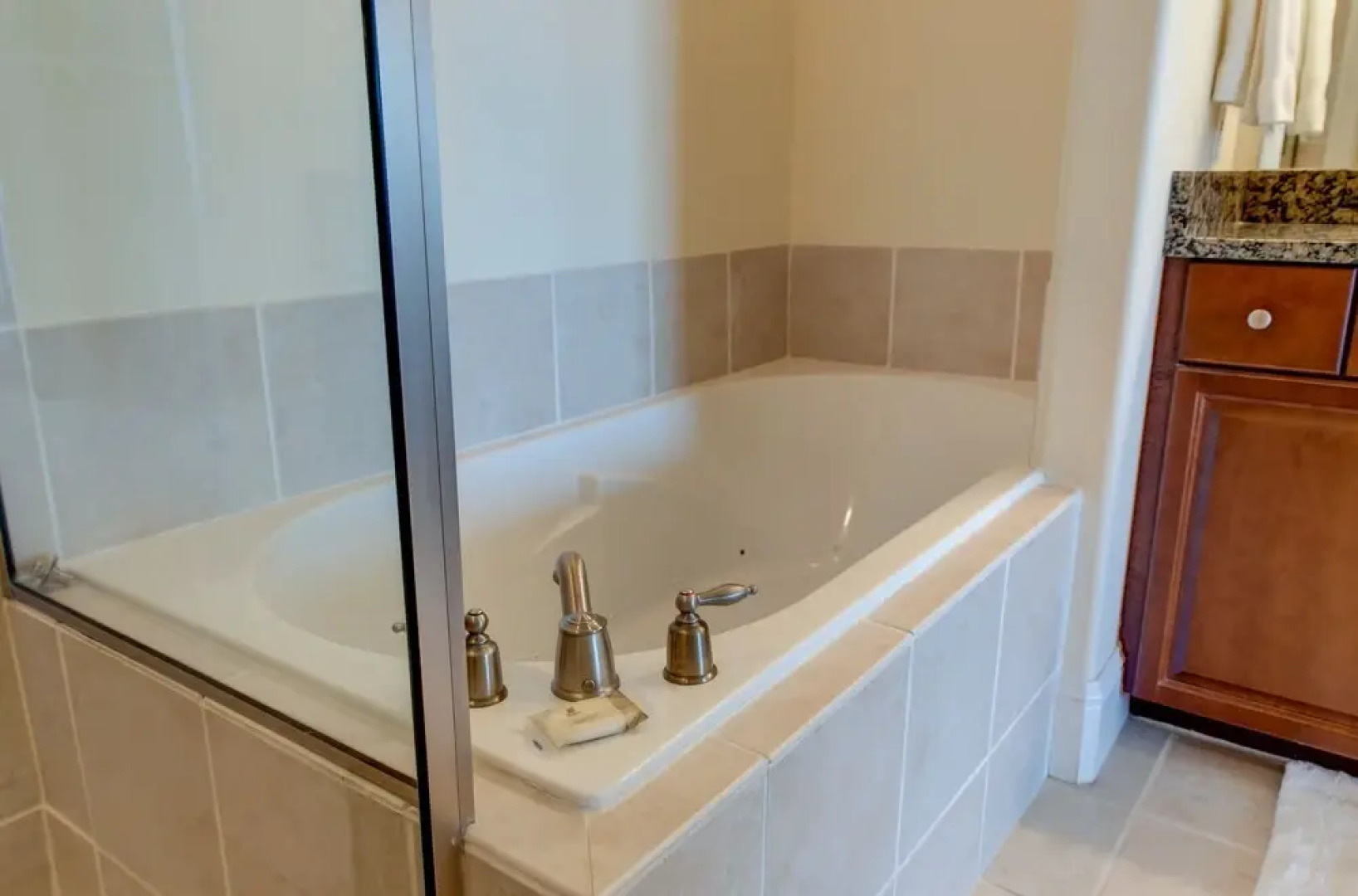 Holiday Isle Unit #307 - Gulf Front! No Roads To Cross. Covered Parking, Fitness Center, Tennis Courts, And Wifi 3 Bedroom Condo by Redawning