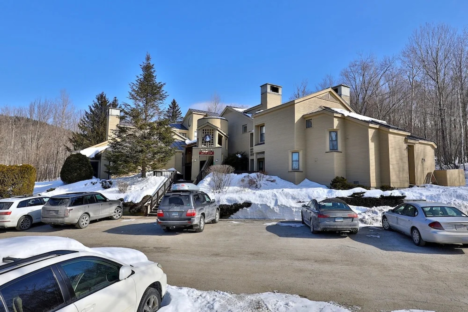 Skiers! Fox Hollow 2br/2ba Condo. Across From Pico, Minutes To Killington 2 Bedroom Condo