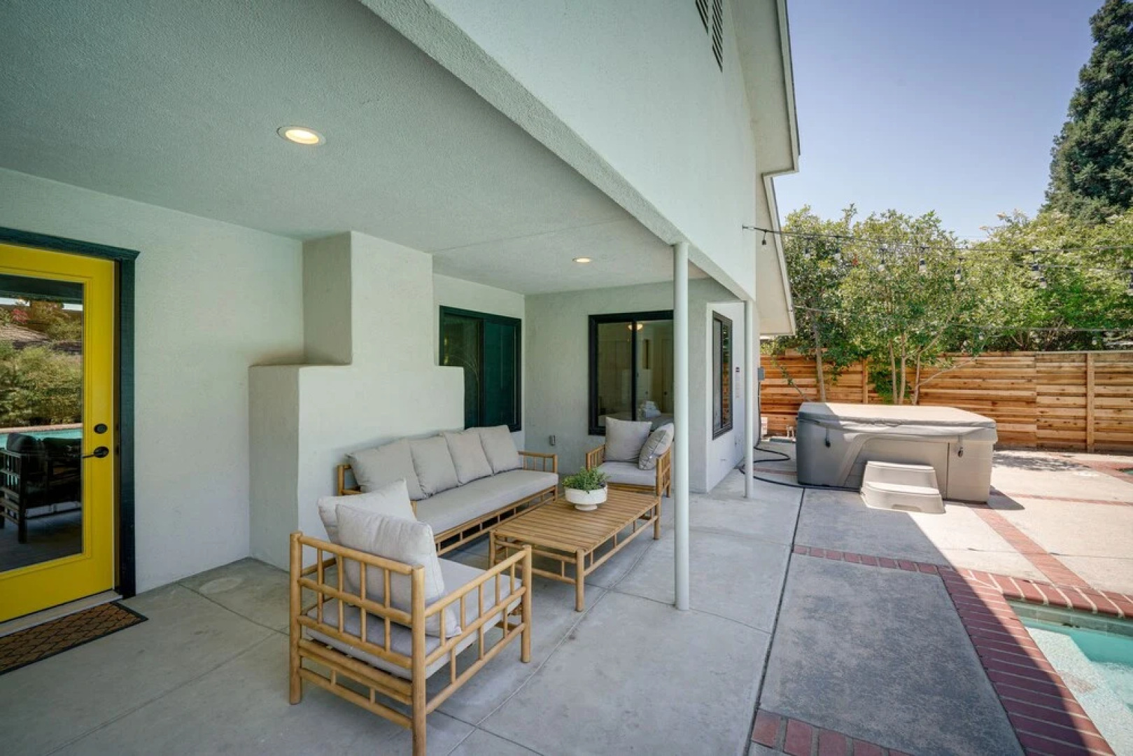 Bakersfield Oasis: Private Pool, Hot Tub & Patio!