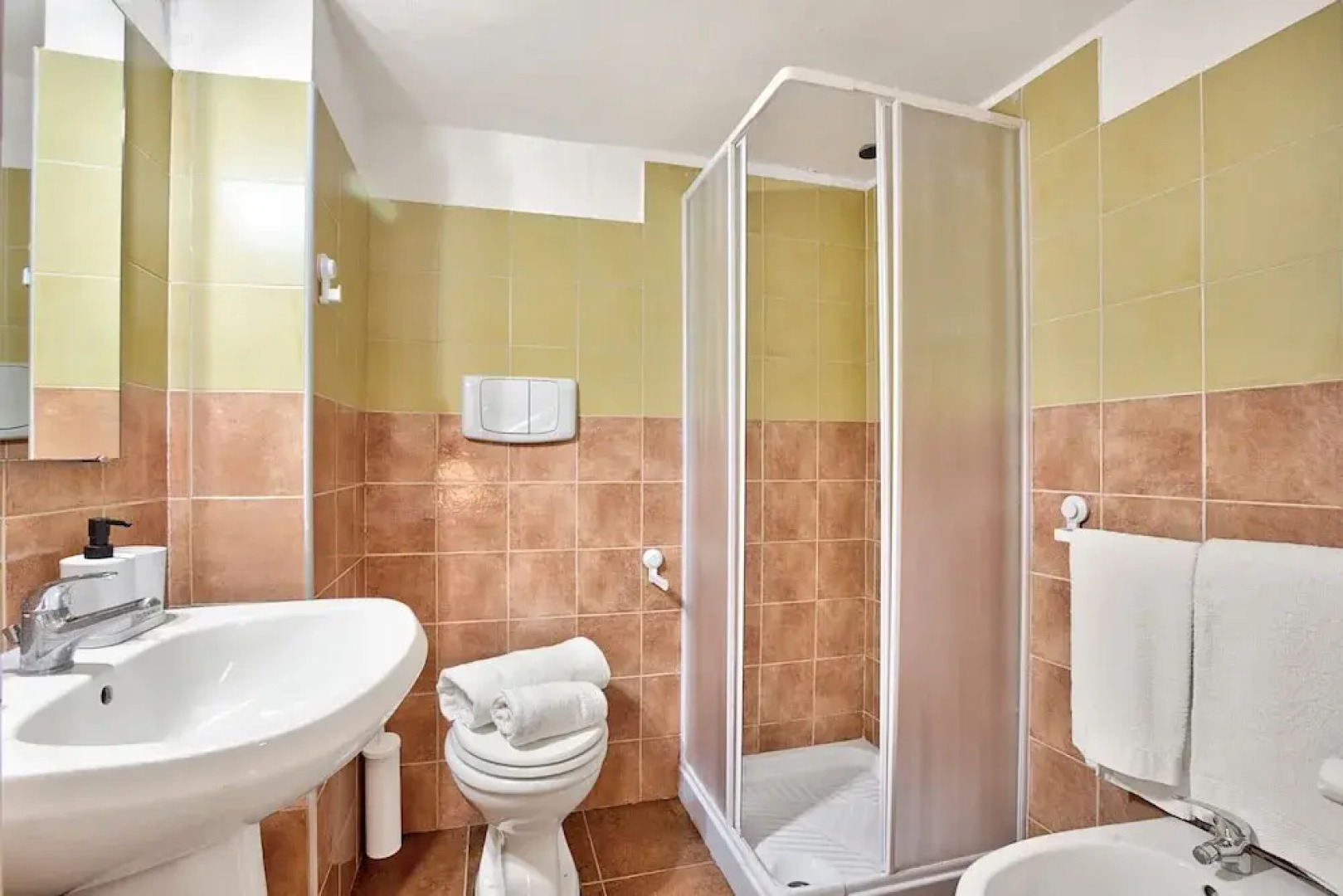 Ravanas 314 Bari Near Station