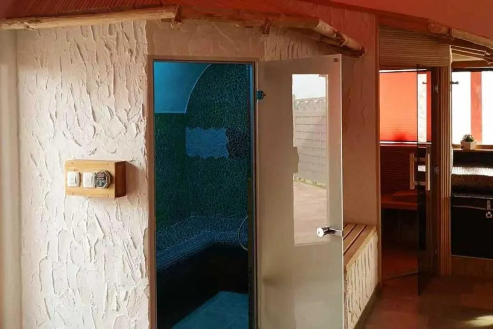 Secret Wellness Pool Sauna and Whirlpool