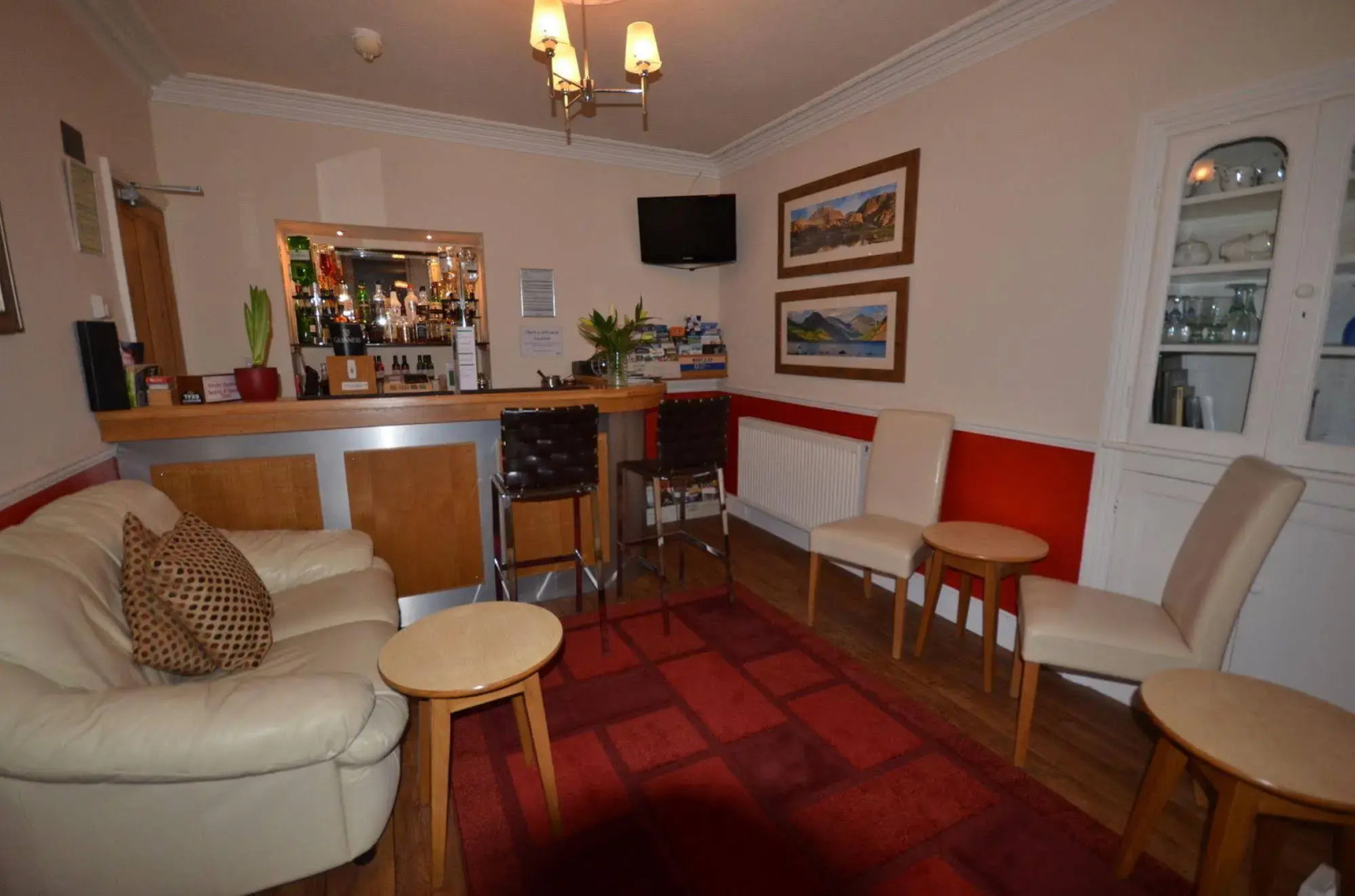 Southview Guest House & Indoor Pool