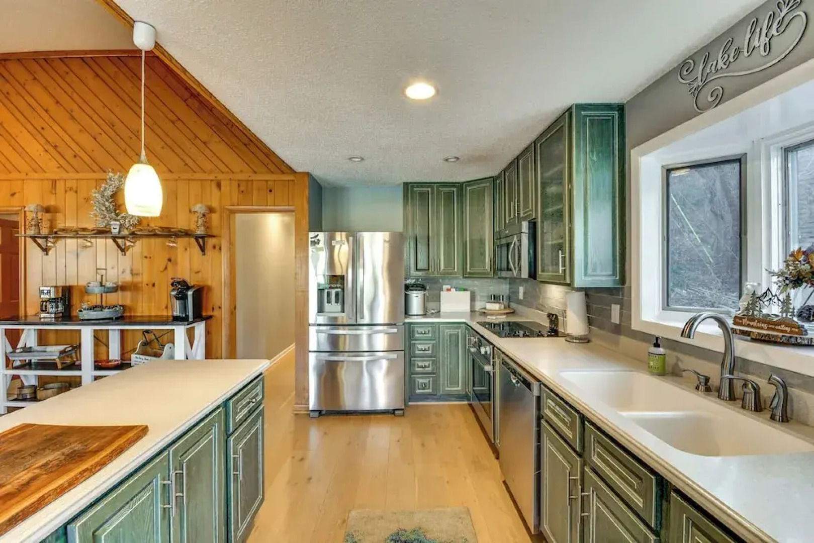 Hot Tub & Lakefront Deck: Cabin in Blue Ridge Mtns