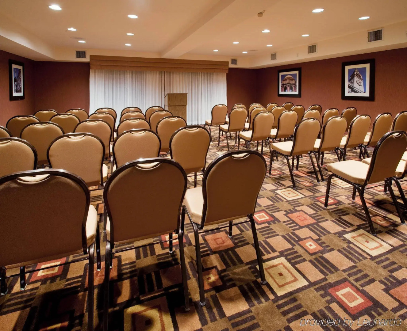 Holiday Inn Express Suites Belmont by IHG