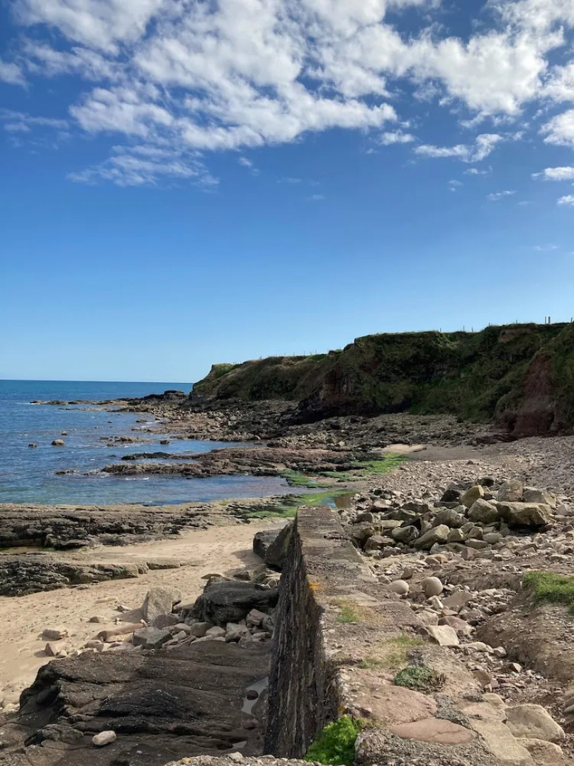 Hookless Holiday Homes