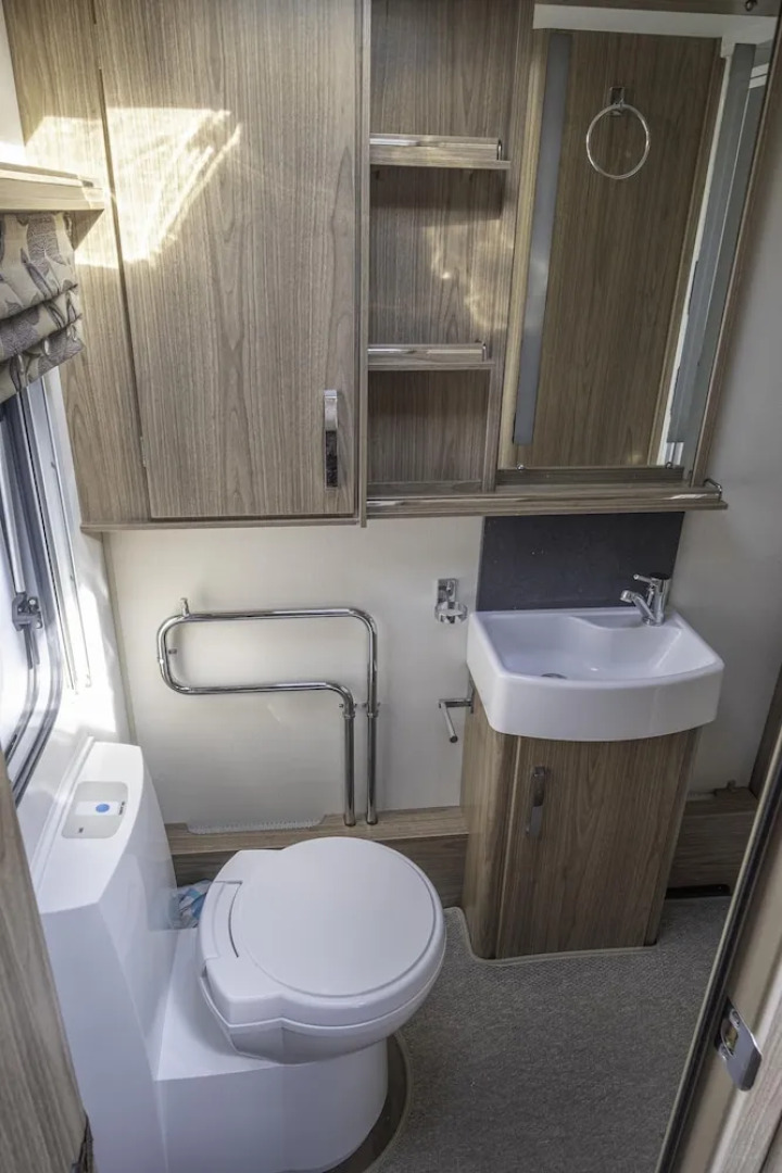 2 Double Bed Caravan - Secure Parking and Wifi