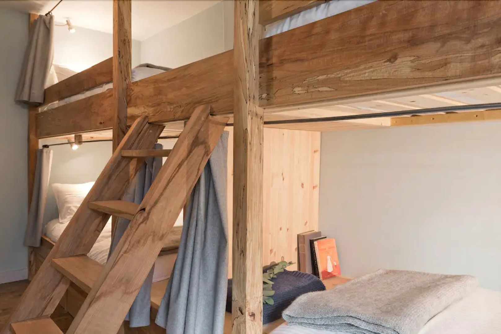 The elbowroom escape