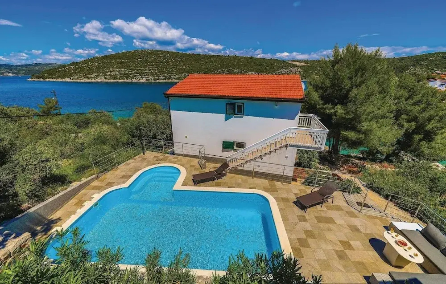 Beautiful Home in Drvenik Veliki With Wifi and 4 Bedrooms