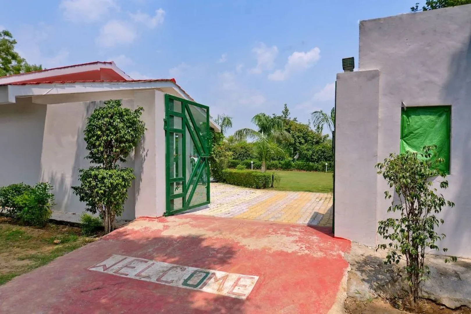 Oyo Home 16133 2Bhk Luxury Farmhouse