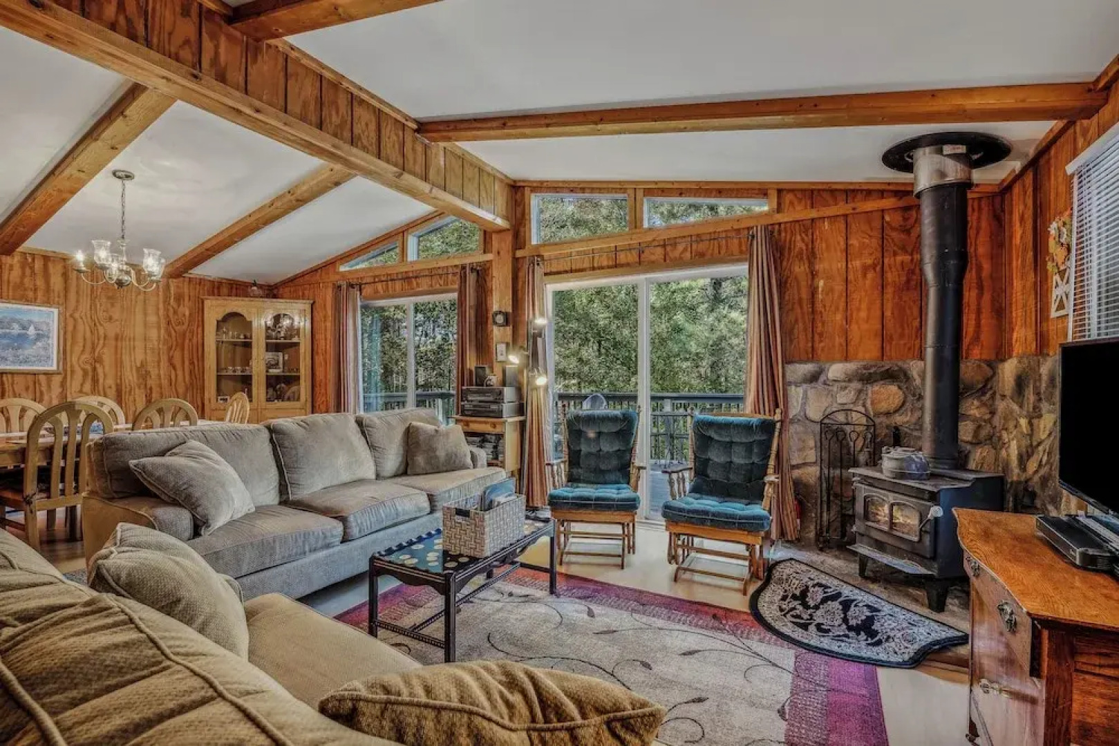 Mountain View Hideaway- A Fun Time Away!