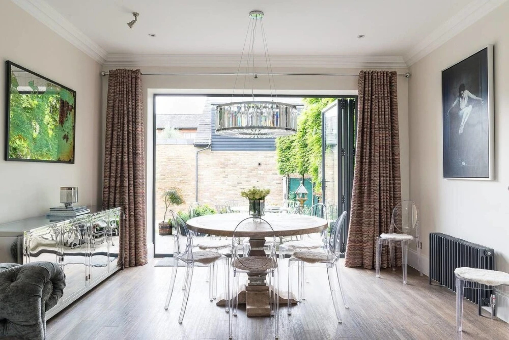 Stylish 5BR House in Hampton Court