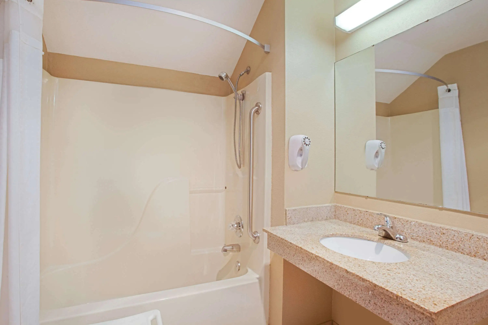 Super 8 by Wyndham Defiance