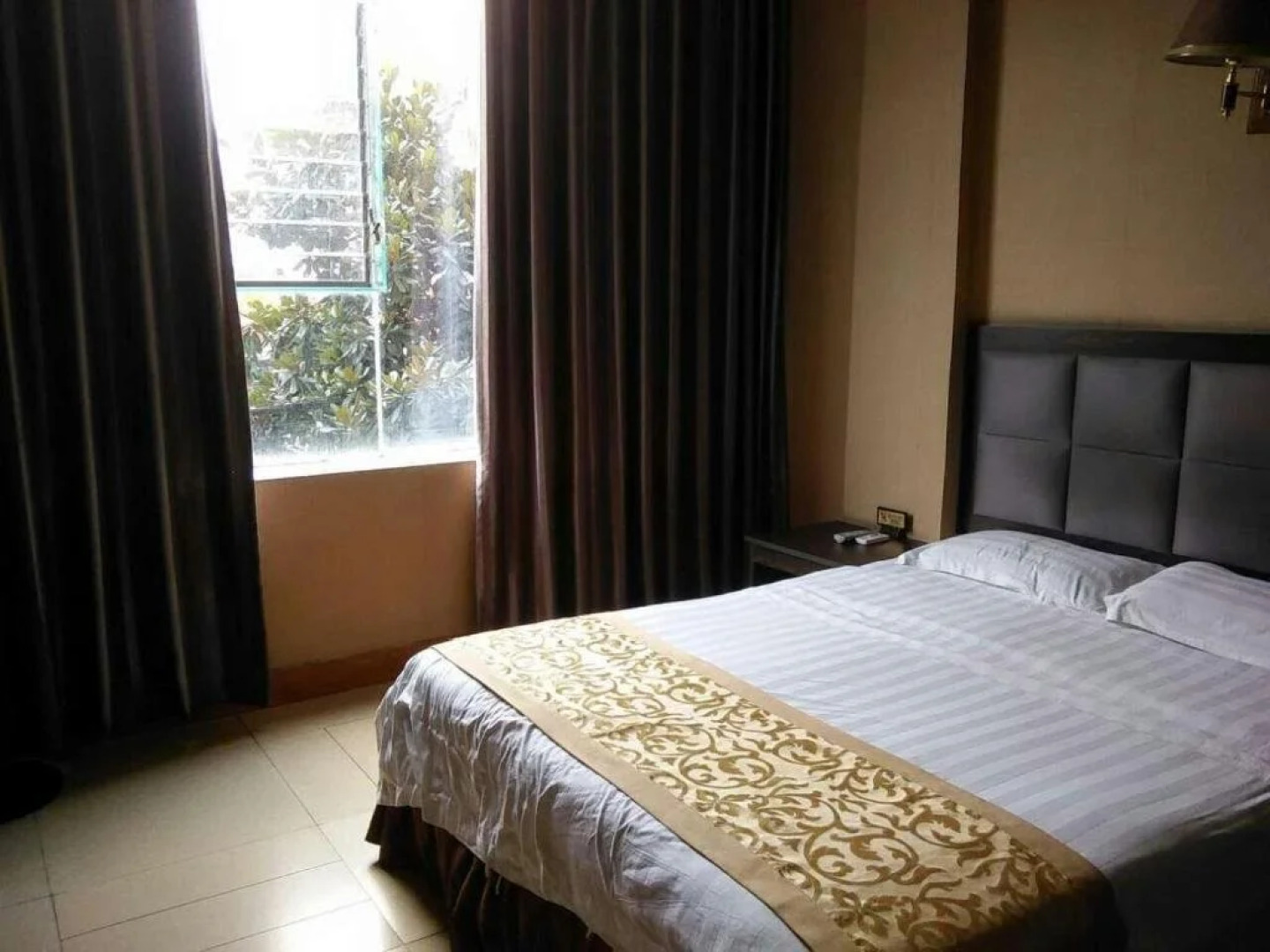 Suining Faxiang Business Hotel