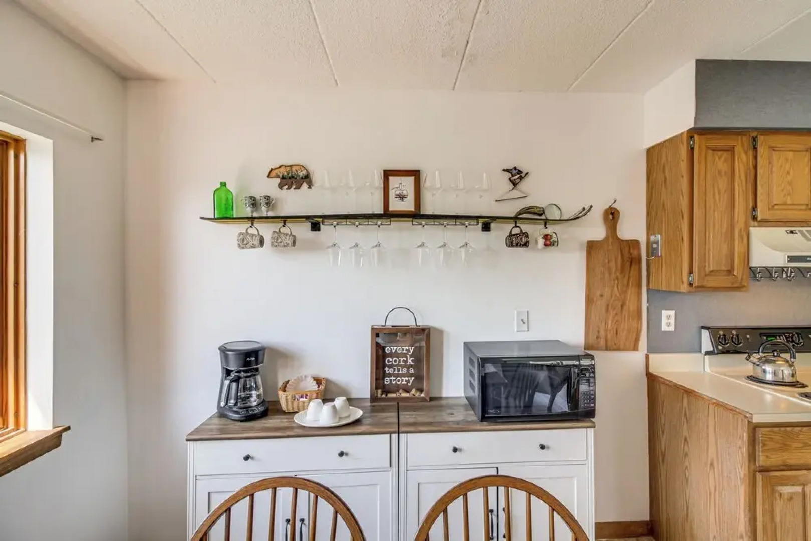 'bearfoot Apres' Mtn-view Condo < 1 Mi to Mt Snow!