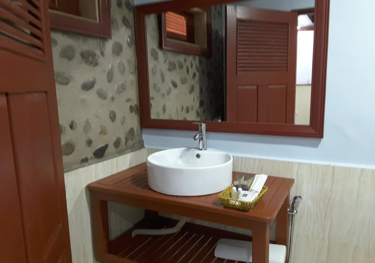 The Kong Lo View Hotel and Resort