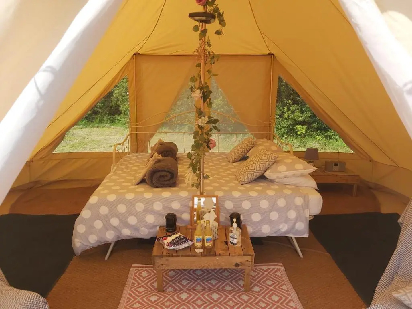 Hopgarden Glamping - Luxury 6m bell tent