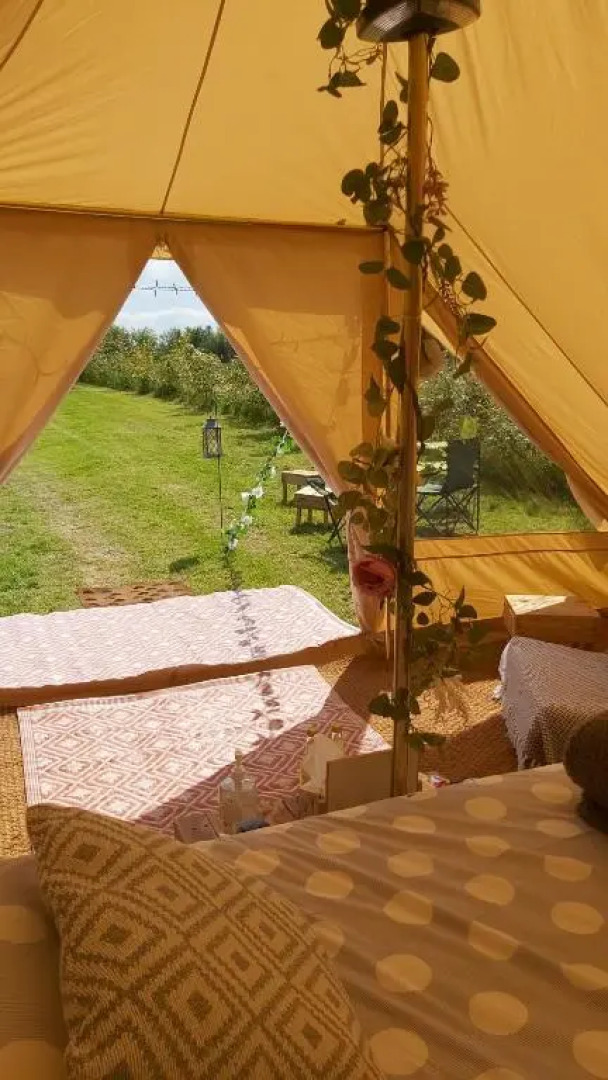 Hopgarden Glamping - Luxury 6m bell tent
