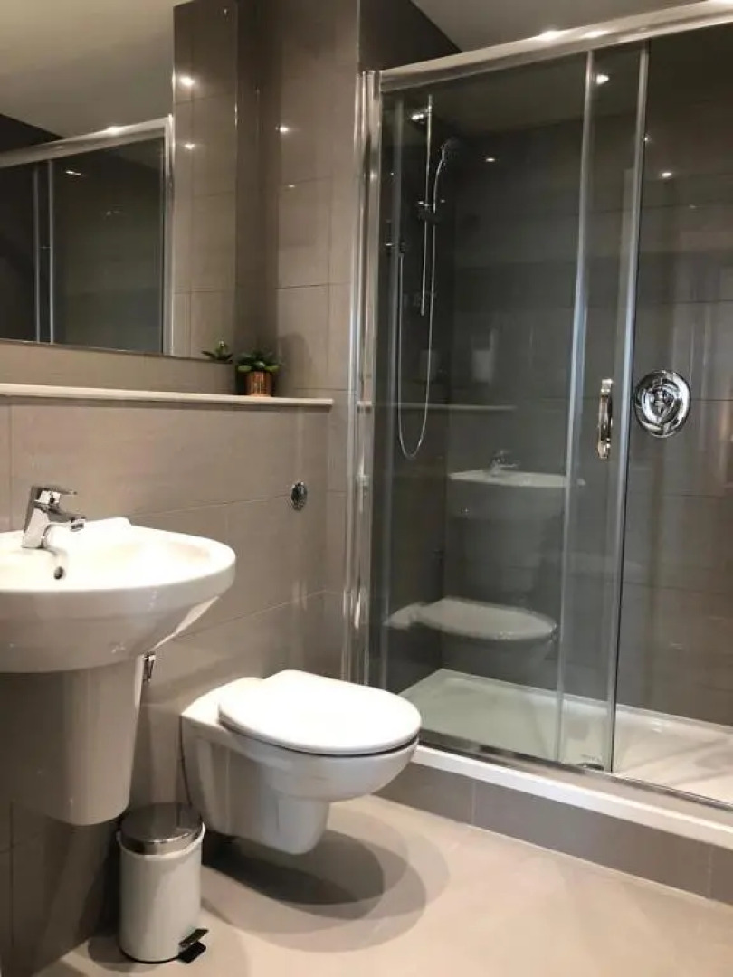 Bracknell - Stunning 2 bedroom Flat with Spectacular Views