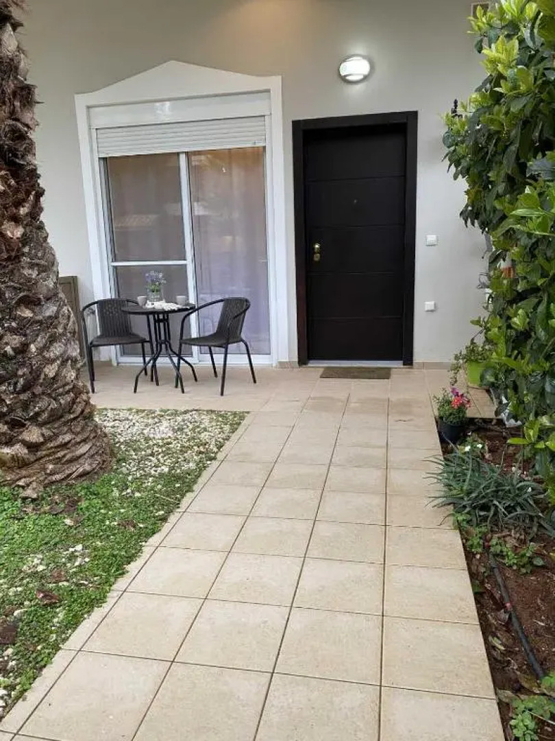 Elegant Glyfada Apartment-private Garden-Near METRO