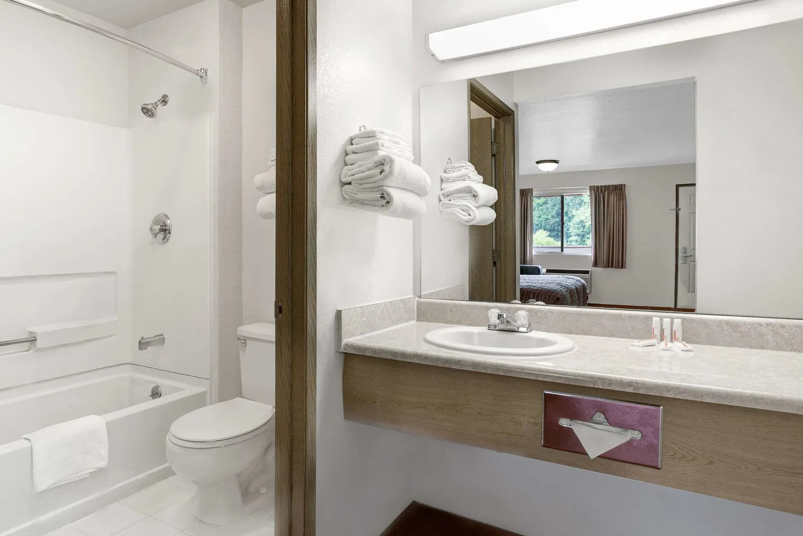 Olympic Inn & Suites