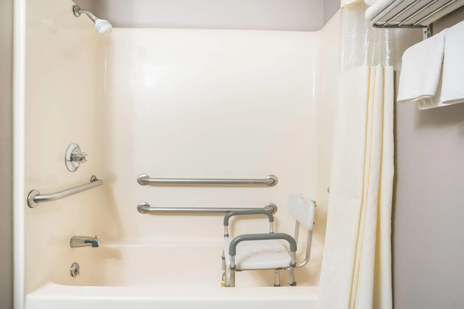 Days Inn & Suites by Wyndham Wausau