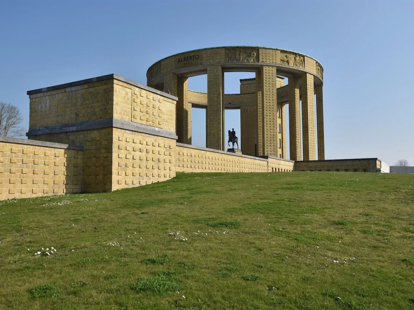 Chic Holiday Home in Nieuwpoort With Whirlpool