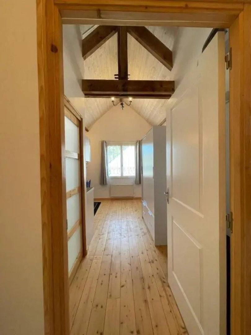 B&B Jacuzzi, Pool, Sauna, Steam Room, and Gym 100 meters away