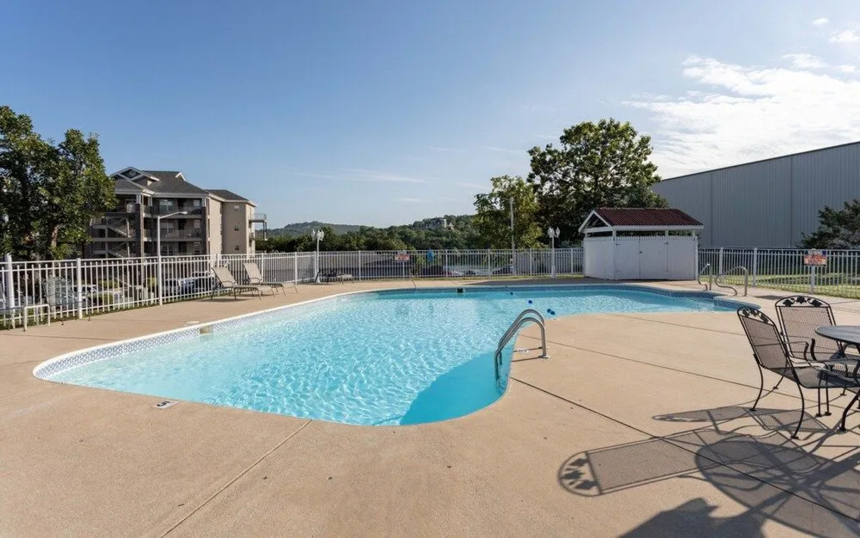 Afternoon Delight 2 Bedroom Condo by Redawning