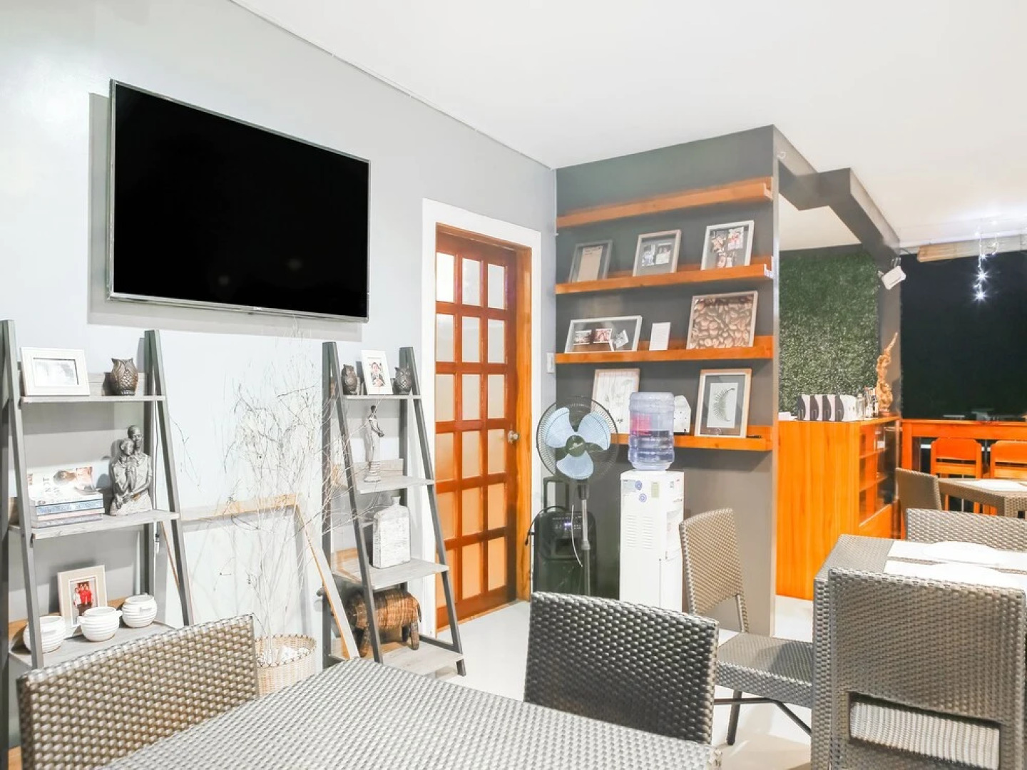 OYO 484 Gonzala Suites