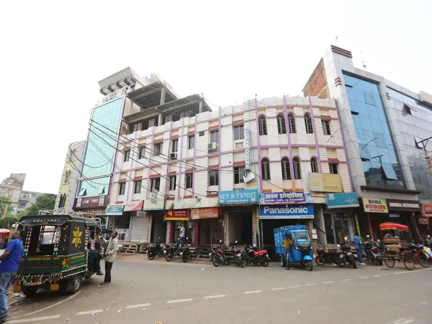 SPOT ON 45472 Hotel Savitri