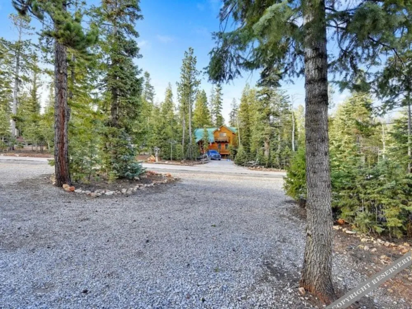 The Pit Stop Sleeps upto 10 people by RedAwning