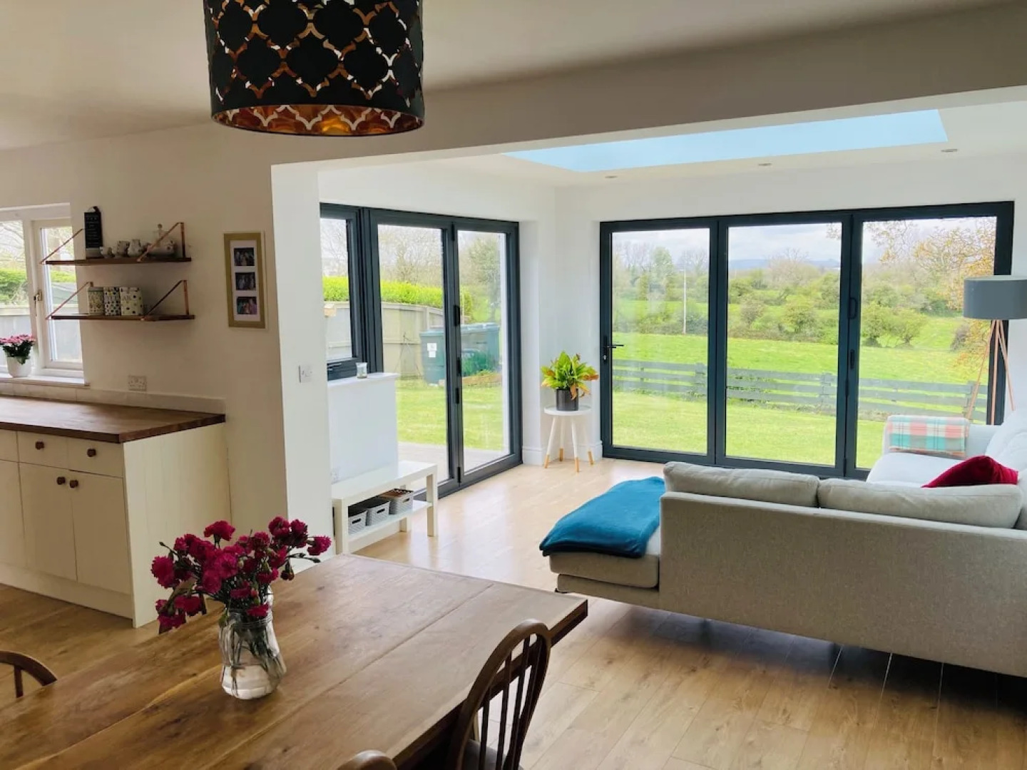 Beautiful 4-bed House With Countryside Views