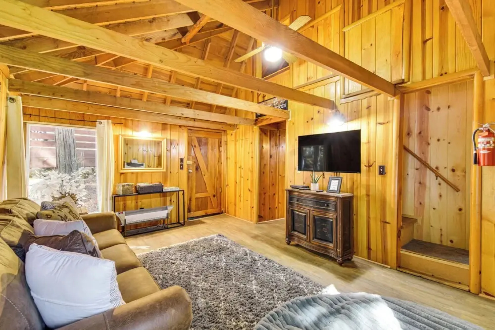 15 Mi to Ski Resort: Cozy Cabin Near Long Barn!
