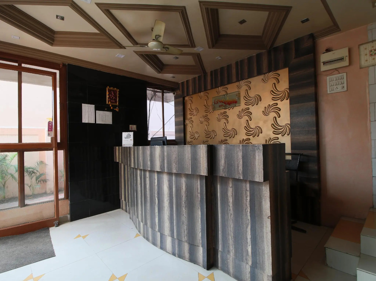 OYO 24838 Hotel Neelam