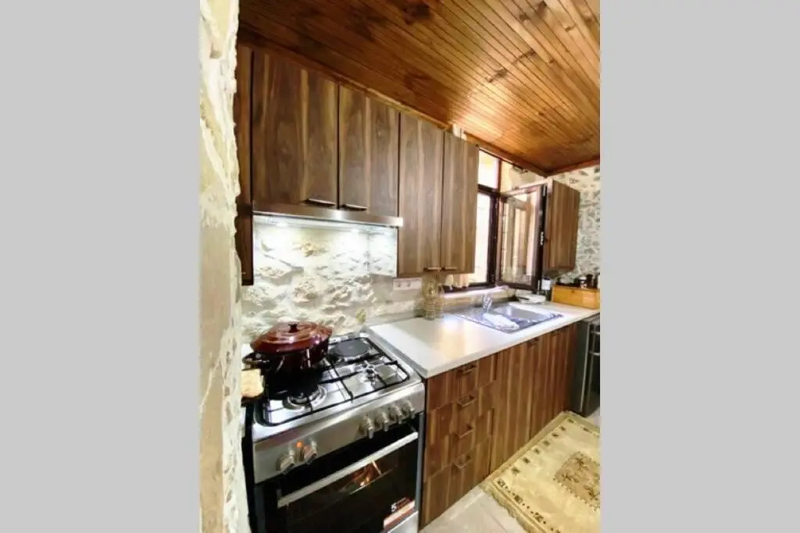 Nikos Traditional House