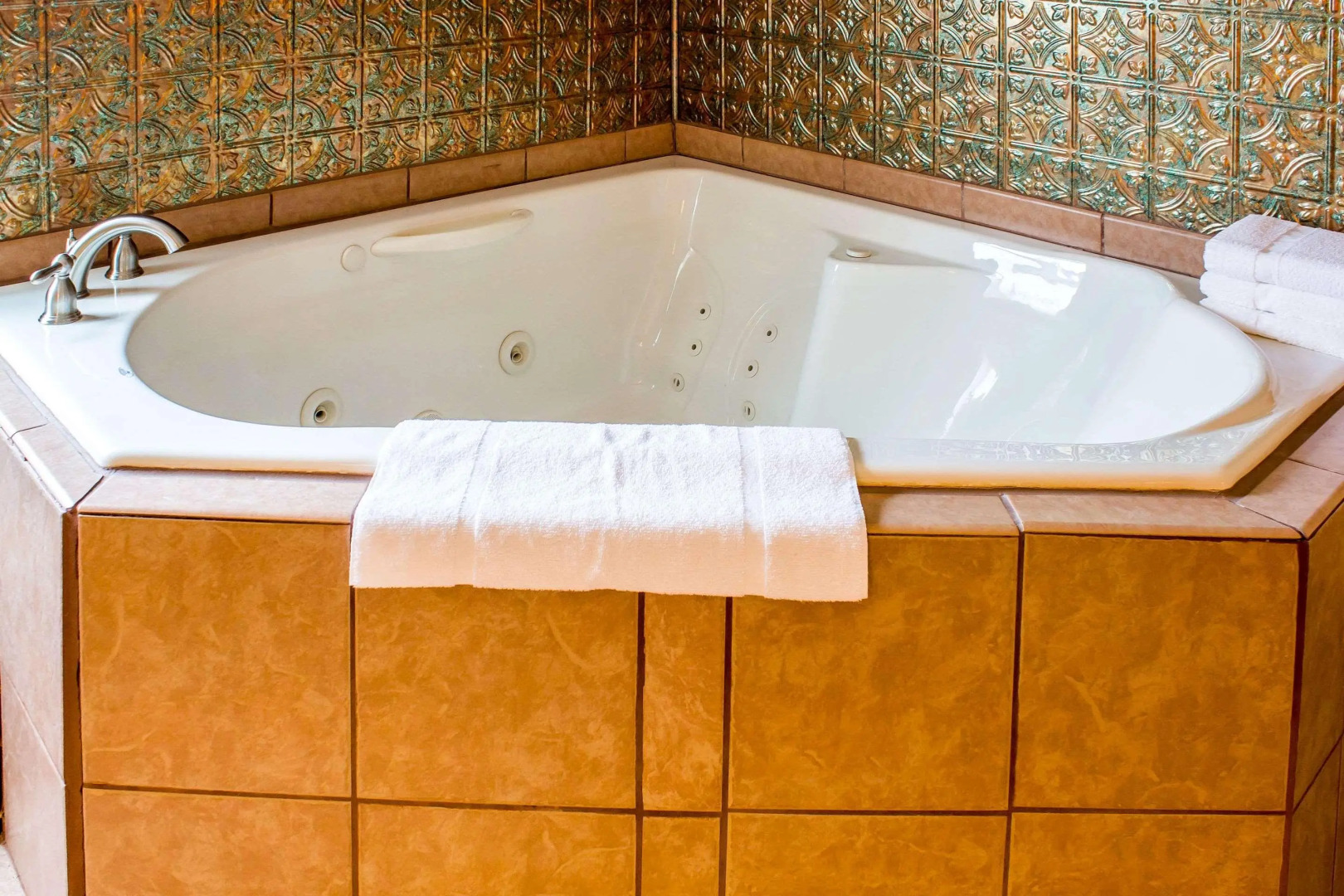 Econo Lodge Inn & Suites Walnut