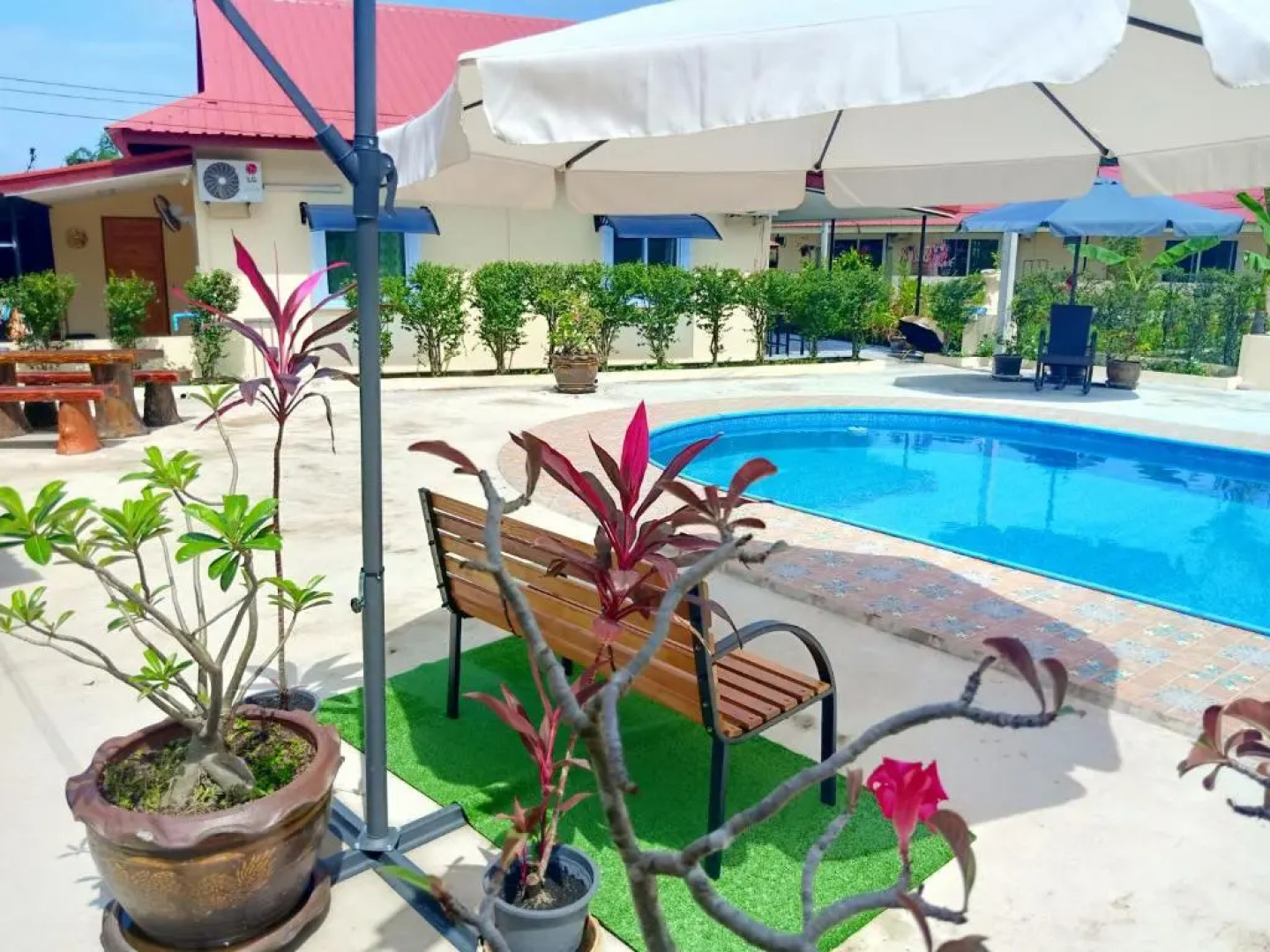 Private 2 Bedroom Villa With Swimming Pool Tropical Gardens Fast Wifi Smart Tv