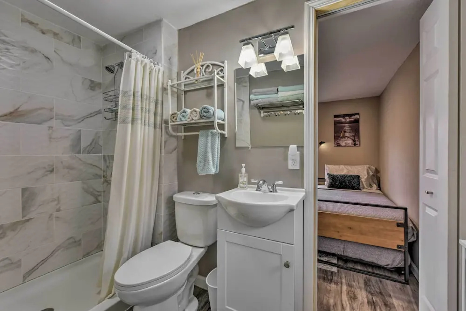 Lakeland Cottage - 1/2 Mile to St Croix River