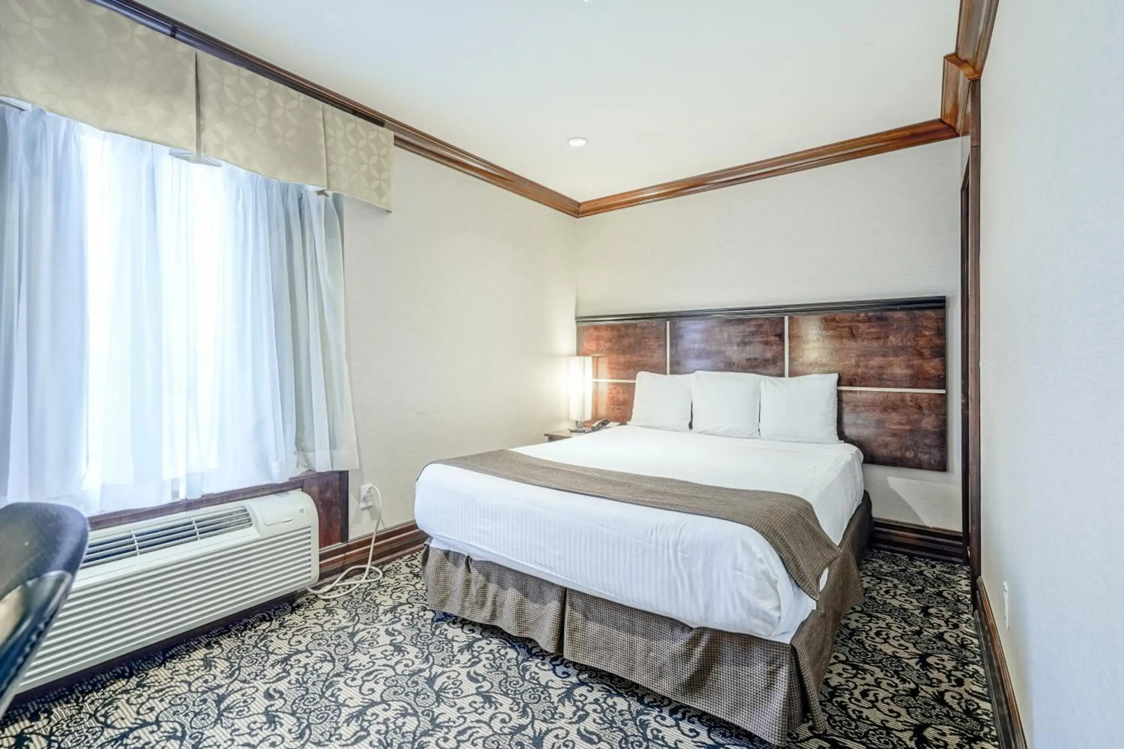 Woodbine Hotel and Suites