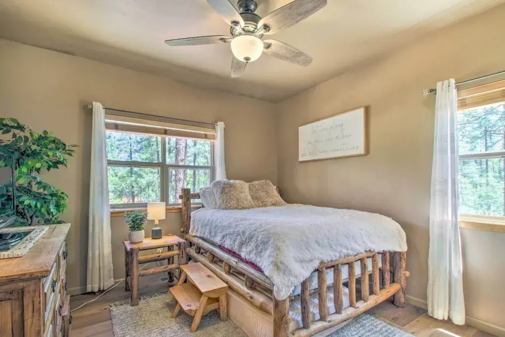 Deck, Grill & Fire Pit: Spacious Show Low Hideaway